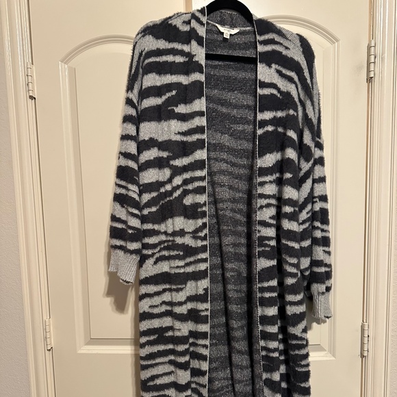 Terra&Sky long sweater - animal stripe print  grey and dark grey  color. size 3x - Picture 1 of 3